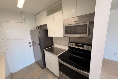 Condominio en venta en North Miami, Florida, 2 dormitorios, 83.98 m2 № 2033017 - foto 17
