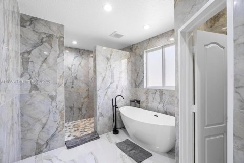 Villa ou maison à vendre à Palmetto Bay, Floride: 4 chambres, 206.24 m2 № 1933753 - photo 25