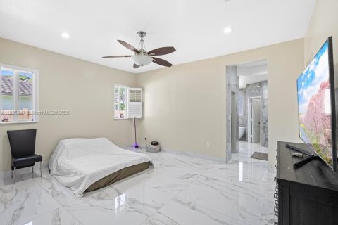 Villa ou maison à vendre à Palmetto Bay, Floride: 4 chambres, 206.24 m2 № 1933753 - photo 22