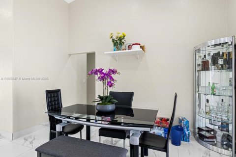 Villa ou maison à vendre à Palmetto Bay, Floride: 4 chambres, 206.24 m2 № 1933753 - photo 17