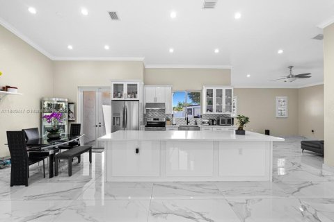 Villa ou maison à vendre à Palmetto Bay, Floride: 4 chambres, 206.24 m2 № 1933753 - photo 1