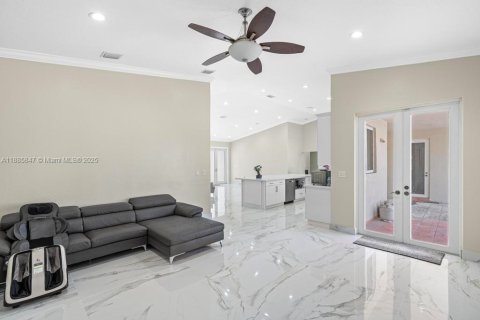 Villa ou maison à vendre à Palmetto Bay, Floride: 4 chambres, 206.24 m2 № 1933753 - photo 19