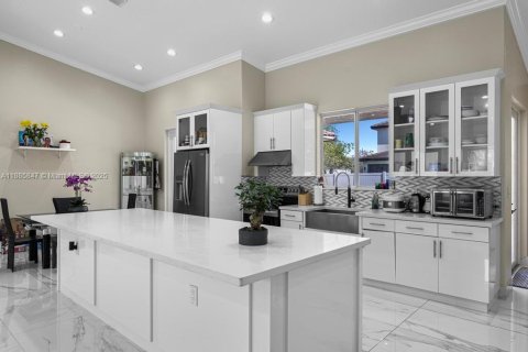 Villa ou maison à vendre à Palmetto Bay, Floride: 4 chambres, 206.24 m2 № 1933753 - photo 13