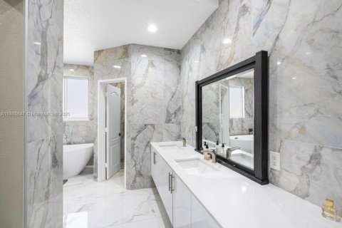 Villa ou maison à vendre à Palmetto Bay, Floride: 4 chambres, 206.24 m2 № 1933753 - photo 24