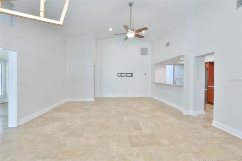 Casa en venta en Tampa, Florida, 3 dormitorios, 172.8 m2 № 2203650 - foto 13