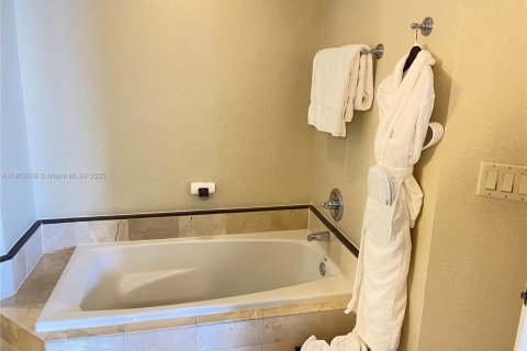 Купить кондоминиум в Санни-Айлс-Бич, Флорида 42.46м2, № 2015334 - фото 12