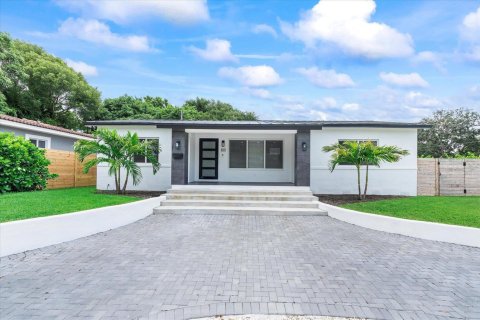 House in El Portal, Florida 4 bedrooms, 184.13 sq.m. № 2273901