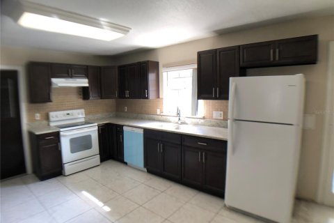 Villa ou maison à louer à Kissimmee, Floride: 3 chambres, 180.97 m2 № 2394076 - photo 7