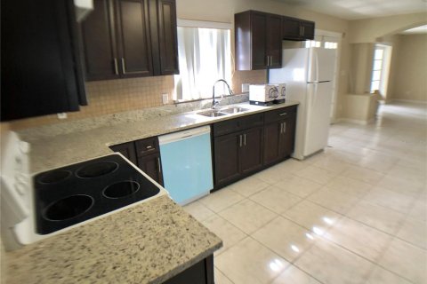Villa ou maison à louer à Kissimmee, Floride: 3 chambres, 180.97 m2 № 2394076 - photo 9