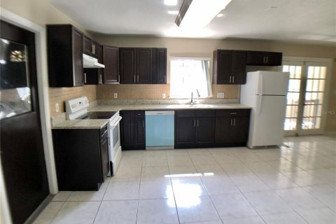 Villa ou maison à louer à Kissimmee, Floride: 3 chambres, 180.97 m2 № 2394076 - photo 5