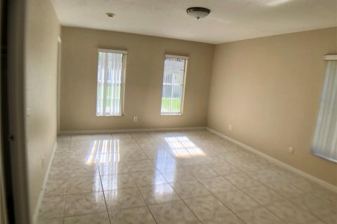 Villa ou maison à louer à Kissimmee, Floride: 3 chambres, 180.97 m2 № 2394076 - photo 11