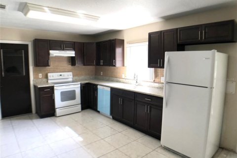 Villa ou maison à louer à Kissimmee, Floride: 3 chambres, 180.97 m2 № 2394076 - photo 4