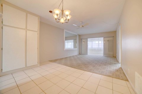 Condo in Boynton Beach, Florida, 2 bedrooms № 2146626 - photo 2