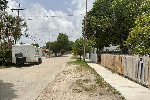 House in Miami, Florida 3 bedrooms, 127.37 sq.m. № 1840883 - photo 8