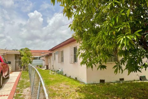 House in Miami, Florida 3 bedrooms, 127.37 sq.m. № 1840883 - photo 6
