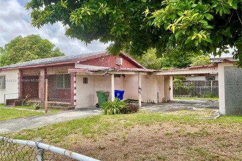 House in Miami, Florida 3 bedrooms, 127.37 sq.m. № 1840883 - photo 4
