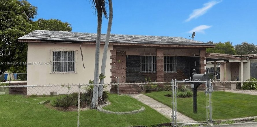 House in Miami, Florida 3 bedrooms, 127.37 sq.m. № 1840883