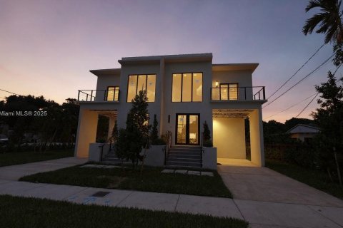 House in Miami, Florida 3 bedrooms, 127.37 sq.m. № 1840883 - photo 20