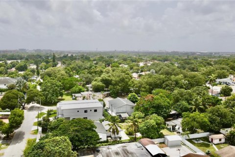 House in Miami, Florida 3 bedrooms, 127.37 sq.m. № 1840883 - photo 12