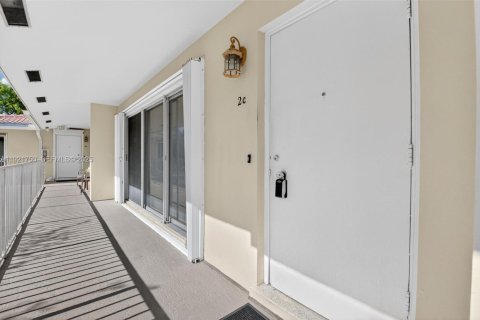 Copropriété à louer à Boca Raton, Floride: 2 chambres, 79.15 m2 № 1977380 - photo 4