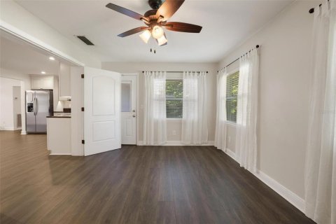 House in Winter Haven, Florida 3 bedrooms, 120.03 sq.m. № 1886782 - photo 10