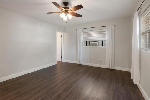 House in Winter Haven, Florida 3 bedrooms, 120.03 sq.m. № 1886782 - photo 15