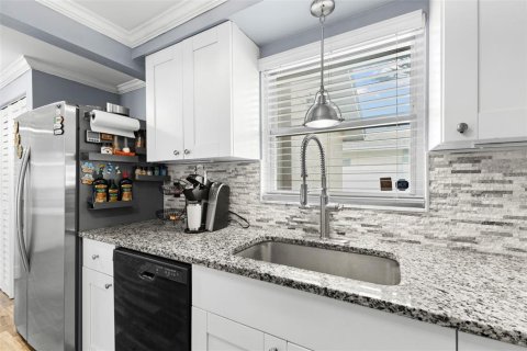 Villa ou maison à vendre à Saint Petersburg, Floride: 2 chambres, 121.7 m2 № 2277839 - photo 10