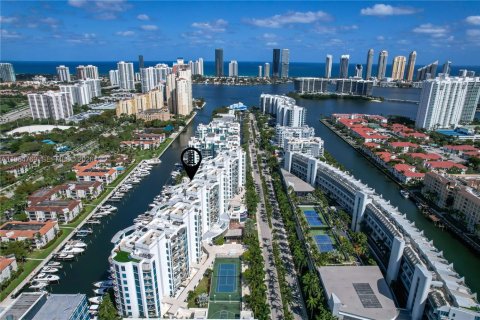 Condominio en venta en Aventura, Florida, 2 dormitorios, 75.81 m2 № 2008462 - foto 12