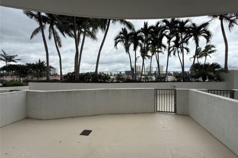 Condominio en venta en Aventura, Florida, 2 dormitorios, 75.81 m2 № 2008462 - foto 9