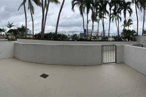 Condominio en venta en Aventura, Florida, 2 dormitorios, 75.81 m2 № 2008462 - foto 10