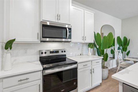 House in Lakewood Ranch, Florida 3 bedrooms, 145.39 sq.m. № 2208463 - photo 6