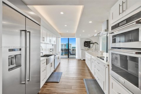 Condo in Miami Beach, Florida, 3 bedrooms  № 1878024 - photo 12