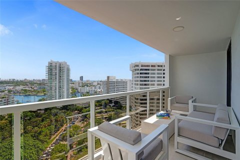 Condo in Miami Beach, Florida, 3 bedrooms  № 1878024 - photo 18