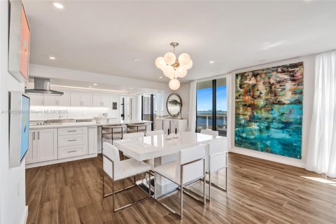 Condo in Miami Beach, Florida, 3 bedrooms  № 1878024 - photo 24