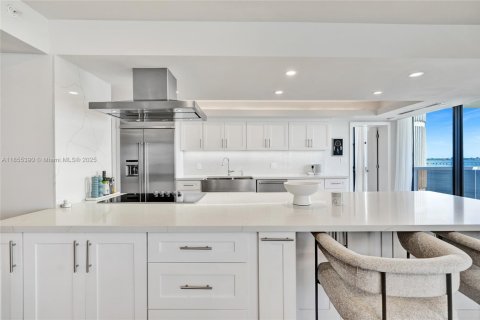 Condo in Miami Beach, Florida, 3 bedrooms  № 1878024 - photo 8