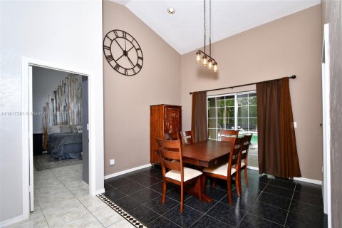 Casa en venta en Lehigh Acres, Florida, 4 dormitorios № 1942902 - foto 13