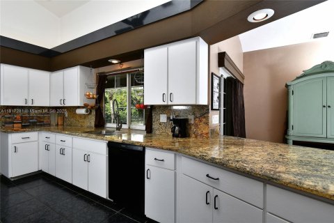 Casa en venta en Lehigh Acres, Florida, 4 dormitorios № 1942902 - foto 23