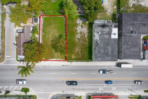 Commercial property in Miami, Florida № 2076864 - photo 13