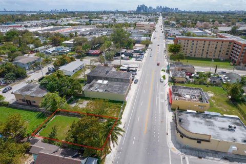 Commercial property in Miami, Florida № 2076864 - photo 12