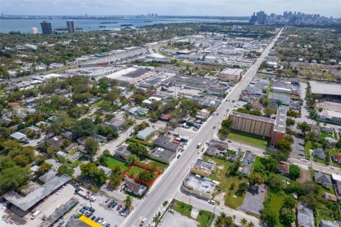 Commercial property in Miami, Florida № 2076864 - photo 14