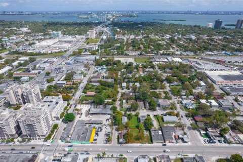 Commercial property in Miami, Florida № 2076864 - photo 10