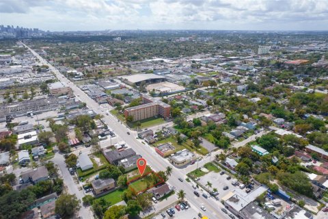 Commercial property in Miami, Florida № 2076864 - photo 8
