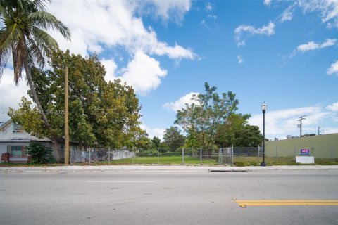 Commercial property in Miami, Florida № 2076864 - photo 3