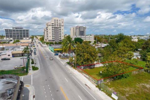 Commercial property in Miami, Florida № 2076864 - photo 18