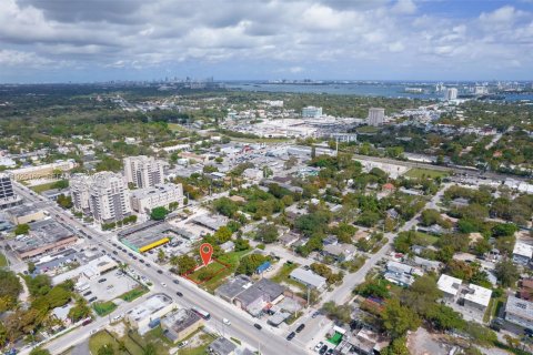 Commercial property in Miami, Florida № 2076864 - photo 17
