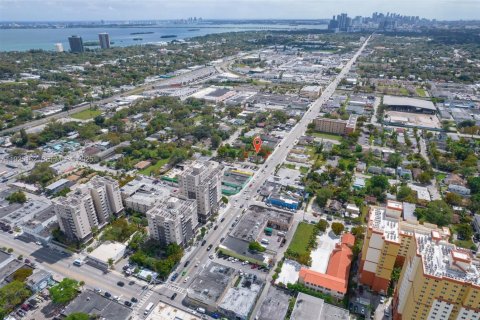 Commercial property in Miami, Florida № 2076864 - photo 5