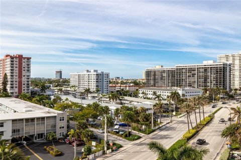 Condo in Hallandale Beach, Florida, 1 bedroom  № 1867169 - photo 19