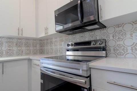 Купить виллу или дом в Порт-Шарлотт, Флорида 4 комнаты, 161.93м2, № 2328880 - фото 11
