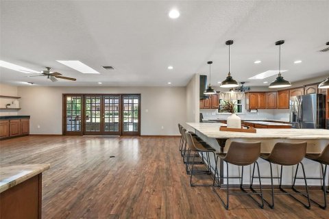 House in Sorrento, Florida 4 bedrooms, 291.34 sq.m. № 1663349 - photo 20