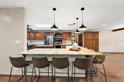 House in Sorrento, Florida 4 bedrooms, 291.34 sq.m. № 1663349 - photo 5
